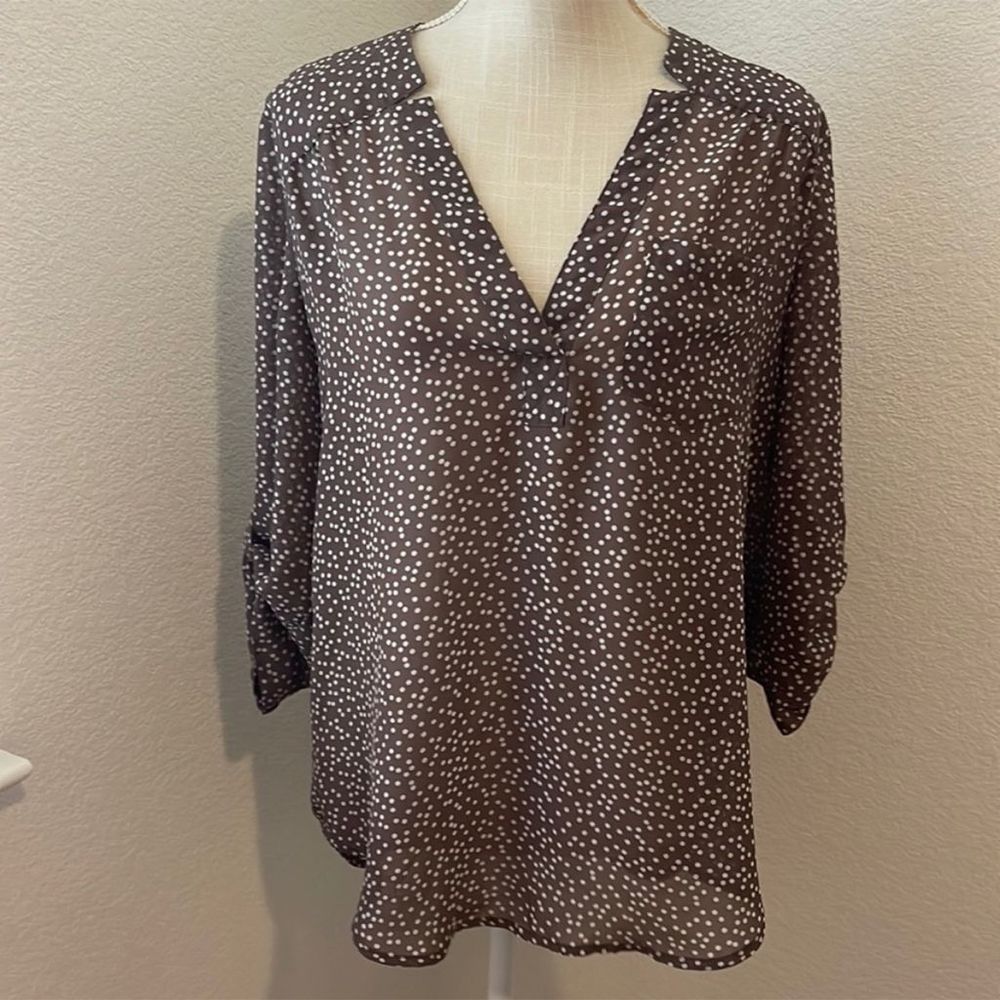 Maurices Women's M Brown Polka Dot Blouse Polyester V-Neck Lightweight Top
